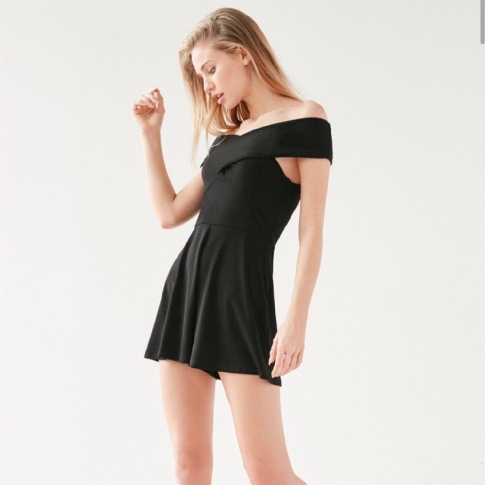 UO silence + nose romper
